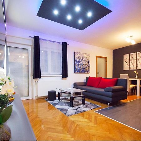 Apartman Aurelius - Private Parking Осиек Экстерьер фото