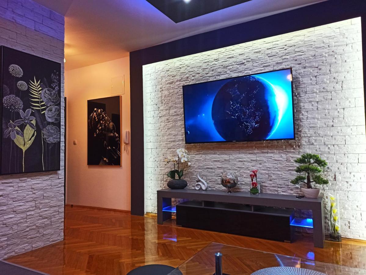 Apartman Aurelius - Private Parking Осиек Экстерьер фото