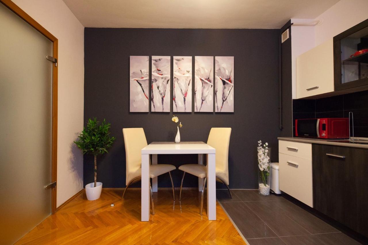 Apartman Aurelius - Private Parking Осиек Экстерьер фото