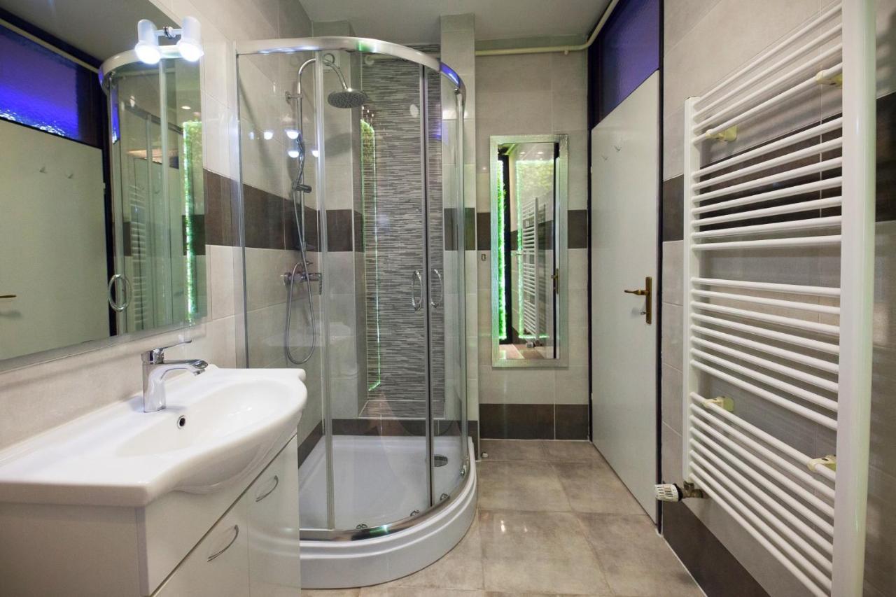 Apartman Aurelius - Private Parking Осиек Экстерьер фото