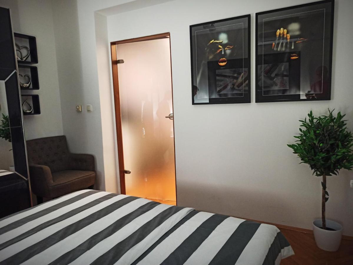 Apartman Aurelius - Private Parking Осиек Экстерьер фото